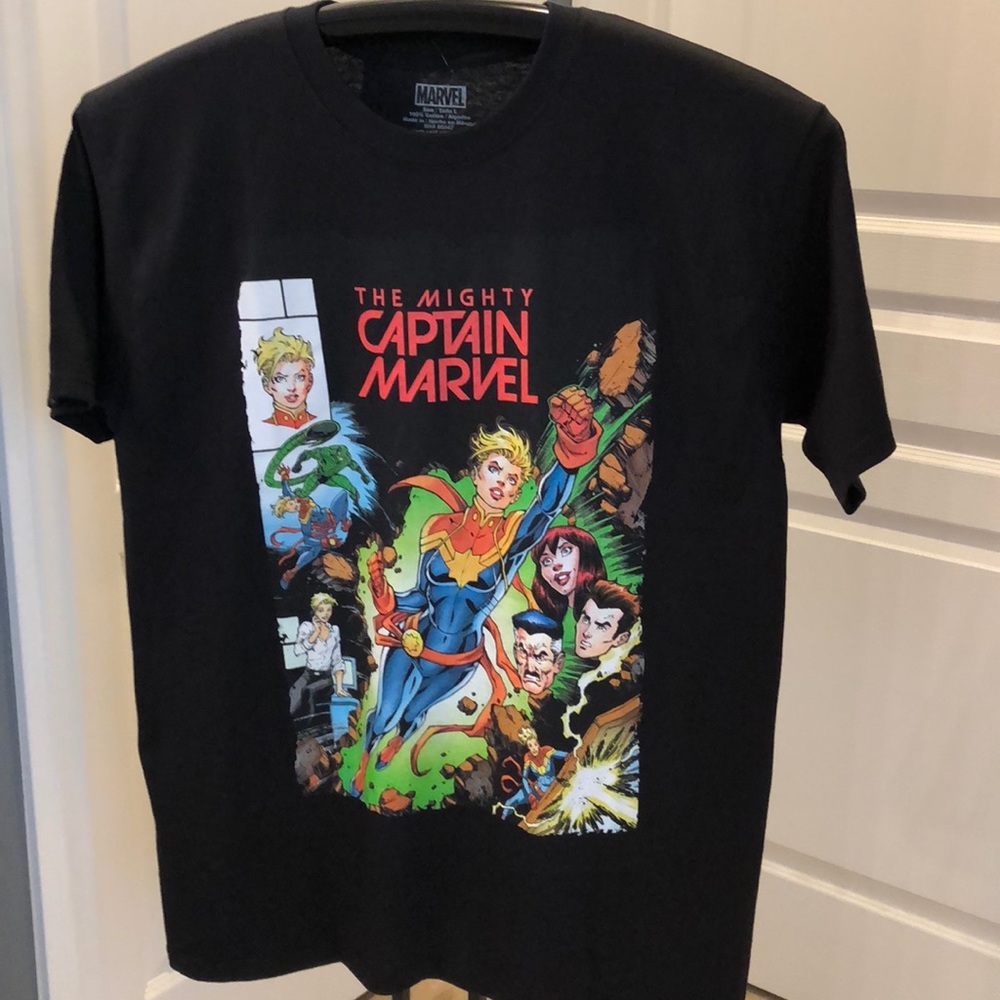Captain Marvel Men’s Vintage Look T-Shirt/New